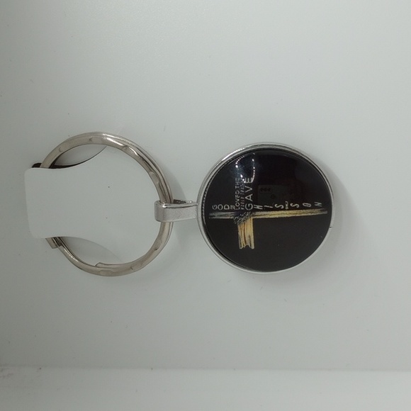 Round Cross Scripture keychain - Picture 2 of 4